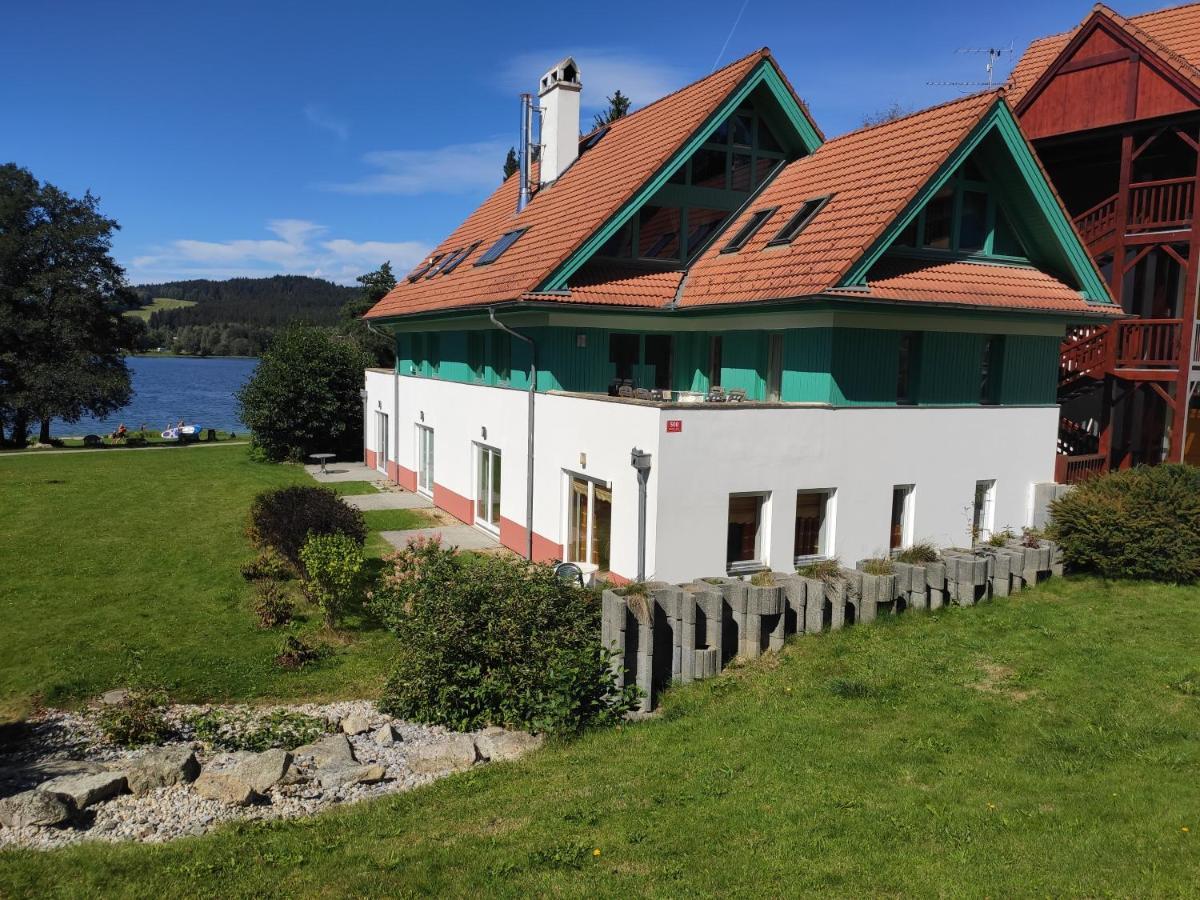 Апартаменты Lipno Riviera - Mysi V Bote Липно-над-Влтавой Экстерьер фото