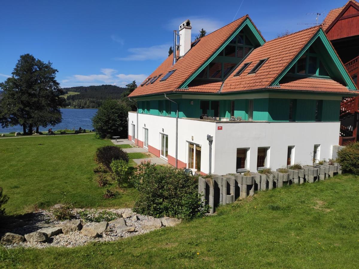 Апартаменты Lipno Riviera - Mysi V Bote Липно-над-Влтавой Экстерьер фото